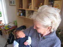Oma Gilla mit Basti am 28.02.2010.