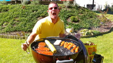 Michael mit neuem Grill (09.09.2011)
